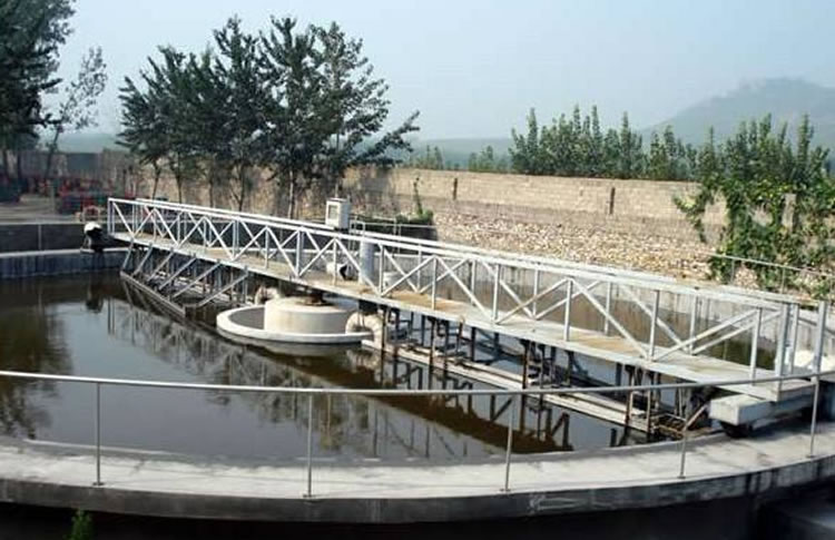 輻流式沉淀池周邊傳動(dòng)直壓排泥機(jī)
